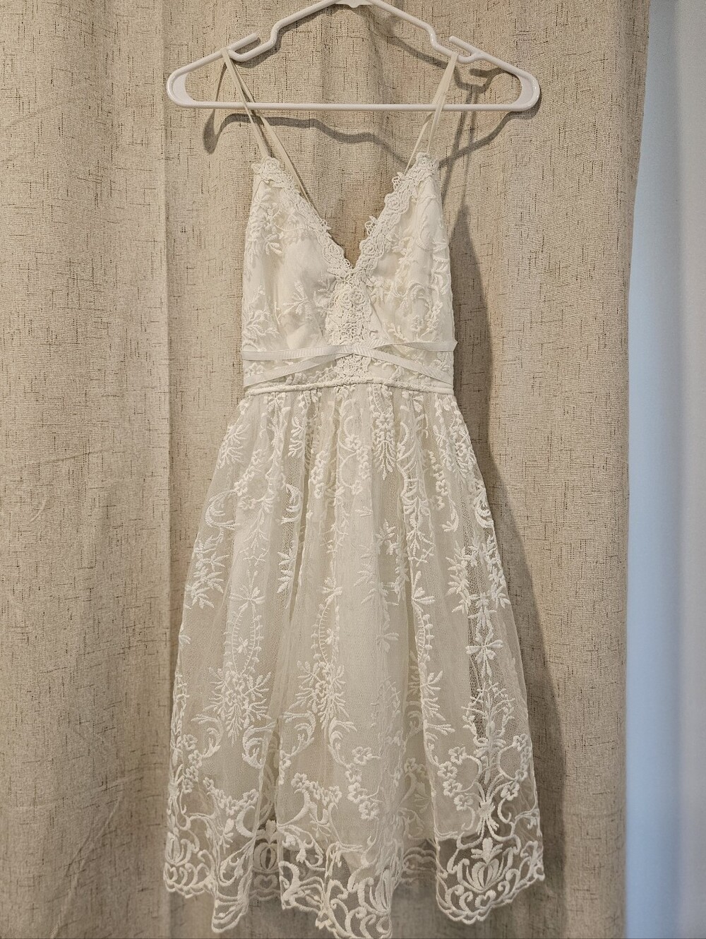Elegant White Lace A-Line Spaghetti Strap Dress